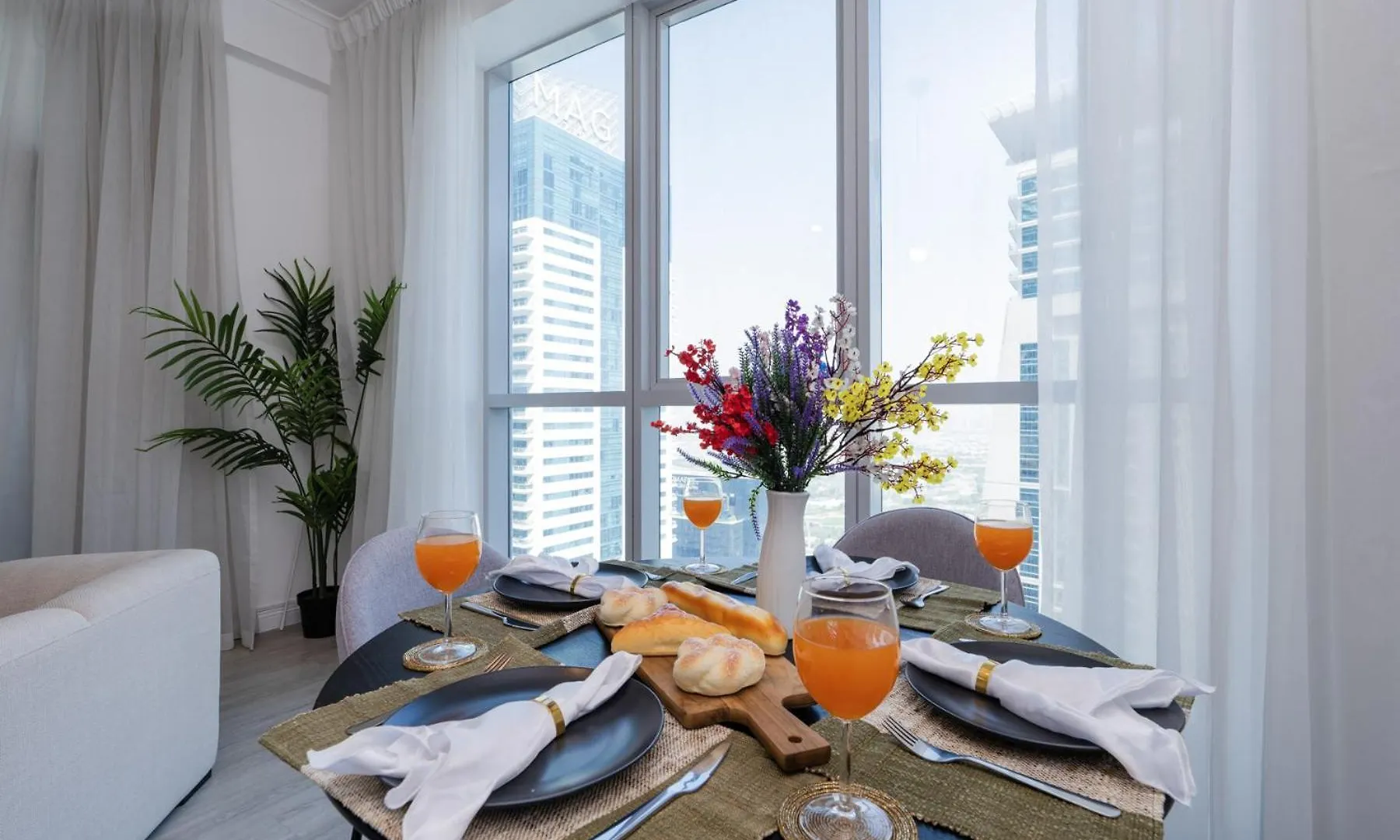 Apartment Stunning Interior In An Deal Location Dubai