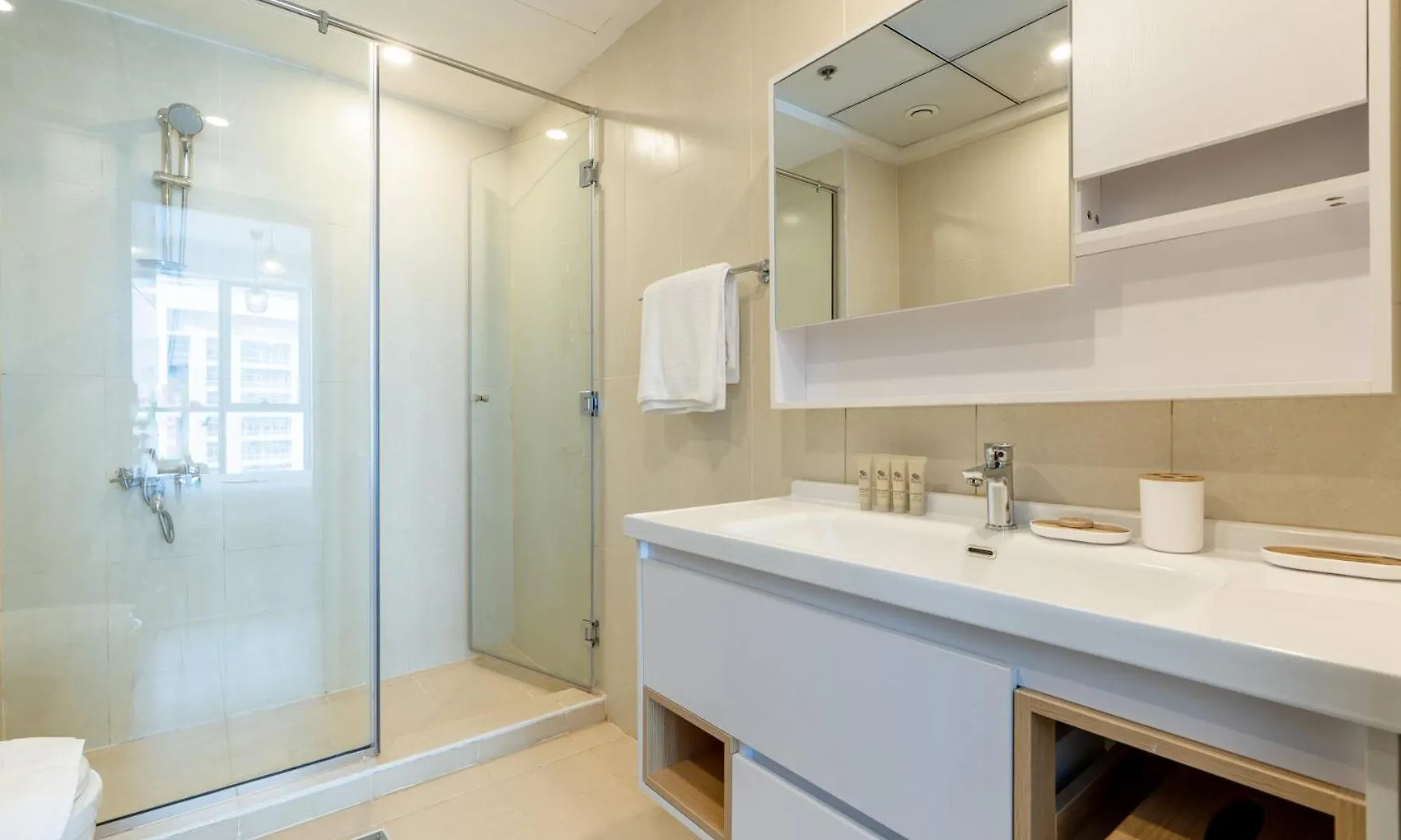 Apartment Stunning Interior In An Deal Location Dubai